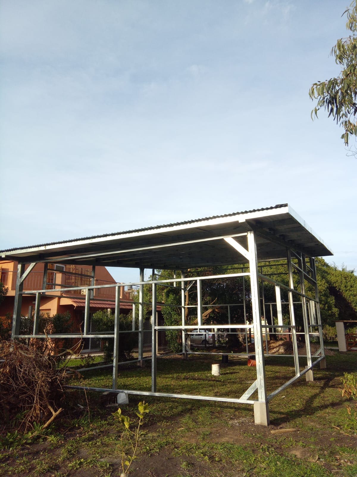 Instalación de aislantes en Villa Ballester